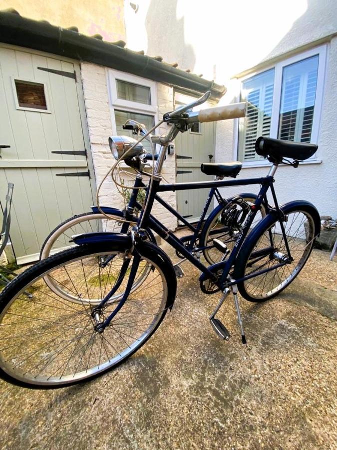 Beautiful Immaculate Aldeburgh Cottage, Sunny Outdoor Space, Free Parking - Easy Walk To Beach & Town Eksteriør billede