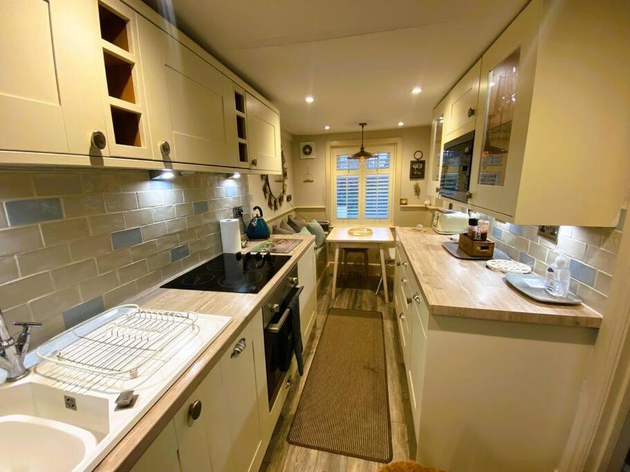 Beautiful Immaculate Aldeburgh Cottage, Sunny Outdoor Space, Free Parking - Easy Walk To Beach & Town Eksteriør billede