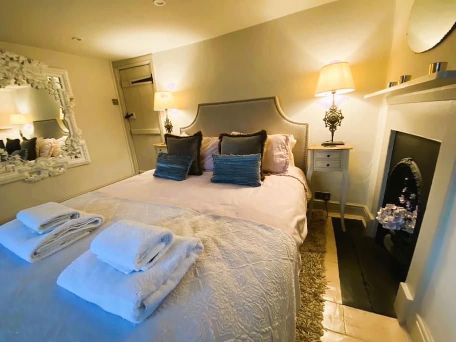 Beautiful Immaculate Aldeburgh Cottage, Sunny Outdoor Space, Free Parking - Easy Walk To Beach & Town Eksteriør billede