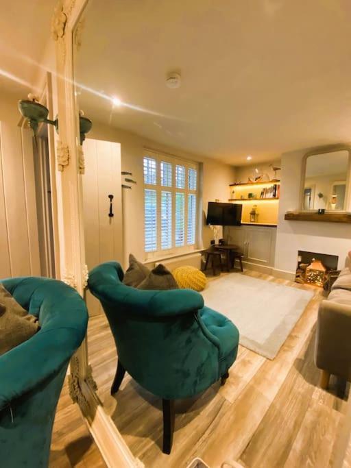 Beautiful Immaculate Aldeburgh Cottage, Sunny Outdoor Space, Free Parking - Easy Walk To Beach & Town Eksteriør billede