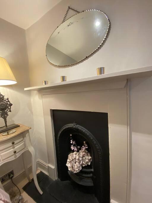 Beautiful Immaculate Aldeburgh Cottage, Sunny Outdoor Space, Free Parking - Easy Walk To Beach & Town Eksteriør billede