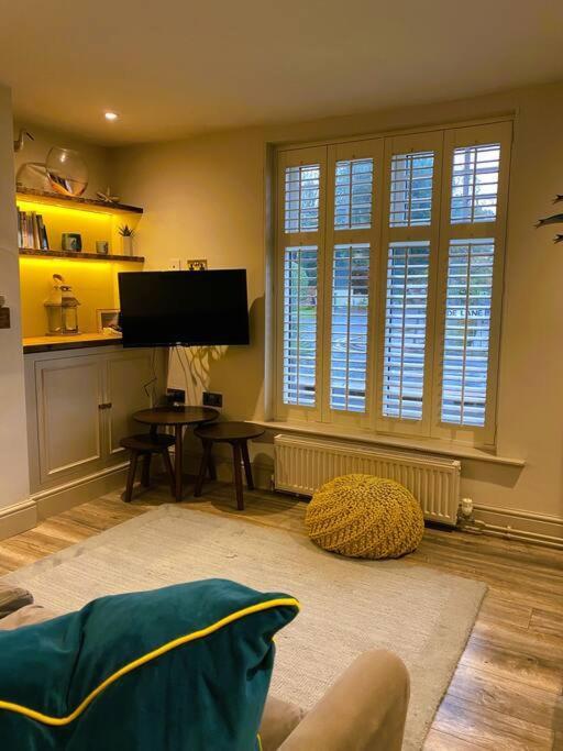 Beautiful Immaculate Aldeburgh Cottage, Sunny Outdoor Space, Free Parking - Easy Walk To Beach & Town Eksteriør billede